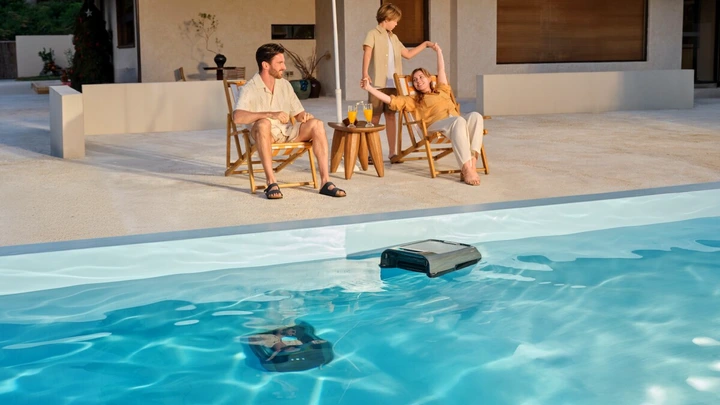 Bereit für den Sommer: Dieses Duo nimmt euch die Poolreinigung vollständig ab