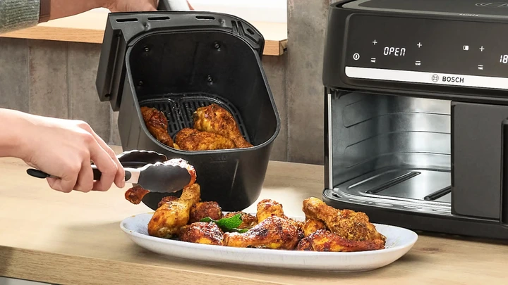 Bosch kann auch Airfryer: Zwei Körbe für ein gemeinsames Abendessen