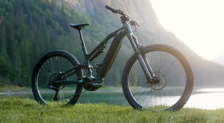 Decathlon enlève 700 € du prix de son Rockrider E-Feel 900 S, un VTTAE tout suspendu puissant