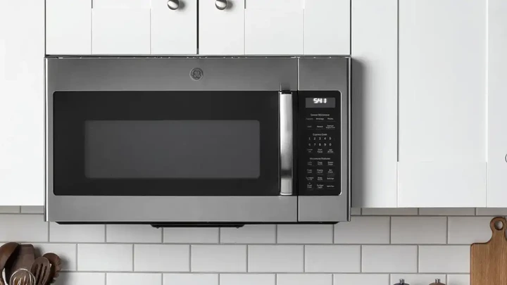 The 3 best GE countertop microwaves on sale at Best Buy