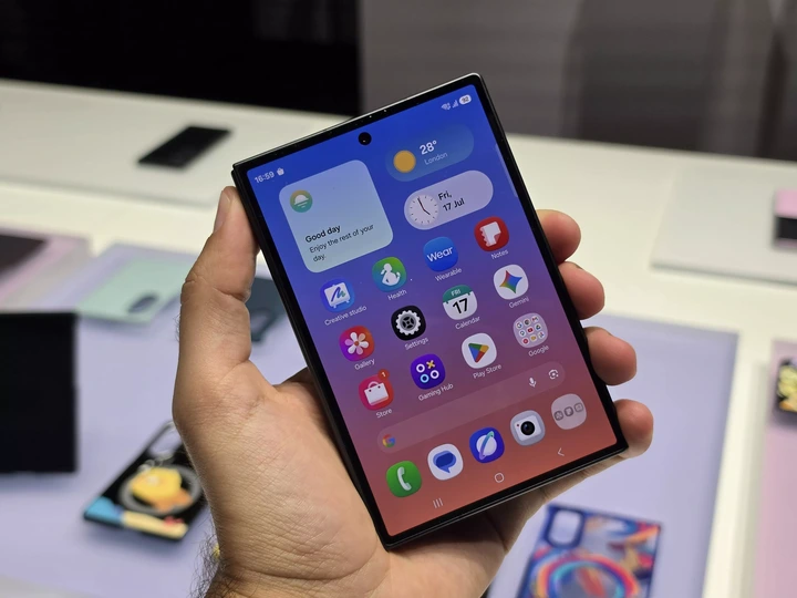 J’adore le format passeport du Samsung Galaxy Z Fold 8, mais je ne suis pas sûr de pouvoir l’utiliser : ma prise en main