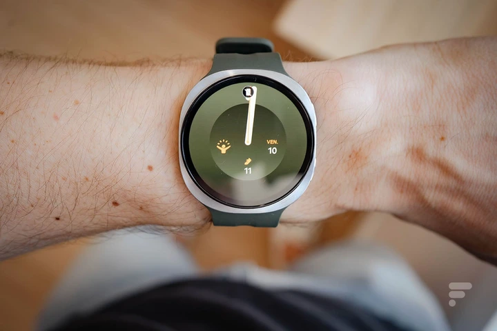 J’ai pris en main la Galaxy Watch 9, une montre confortable aux changements cachés sous le capot