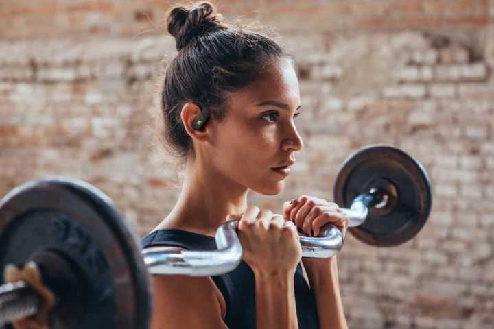 Les sportifs trouveront leur bonheur avec ces confortables écouteurs JBL à moins de 100 €