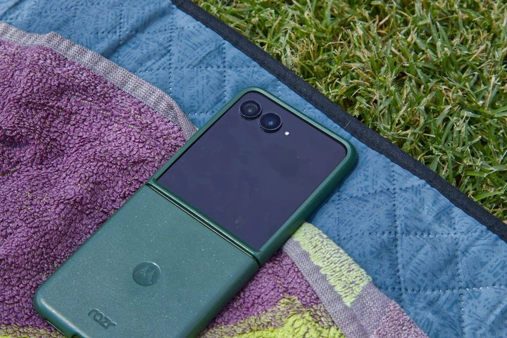 Motorola Razr 70 Plus, análisis: creíamos que los plegables eran para abrirlos. Su pantalla externa lo cambia todo