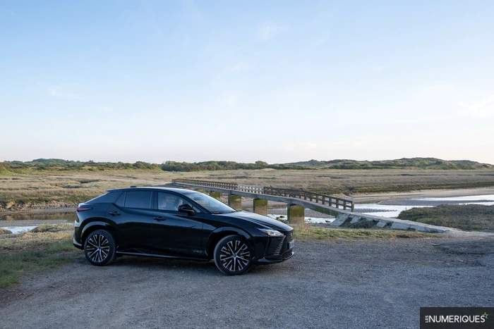 Test Lexus RZ 500e Executive : un SUV électrique au volant yoke sans liaison mécanique, une première en Europe