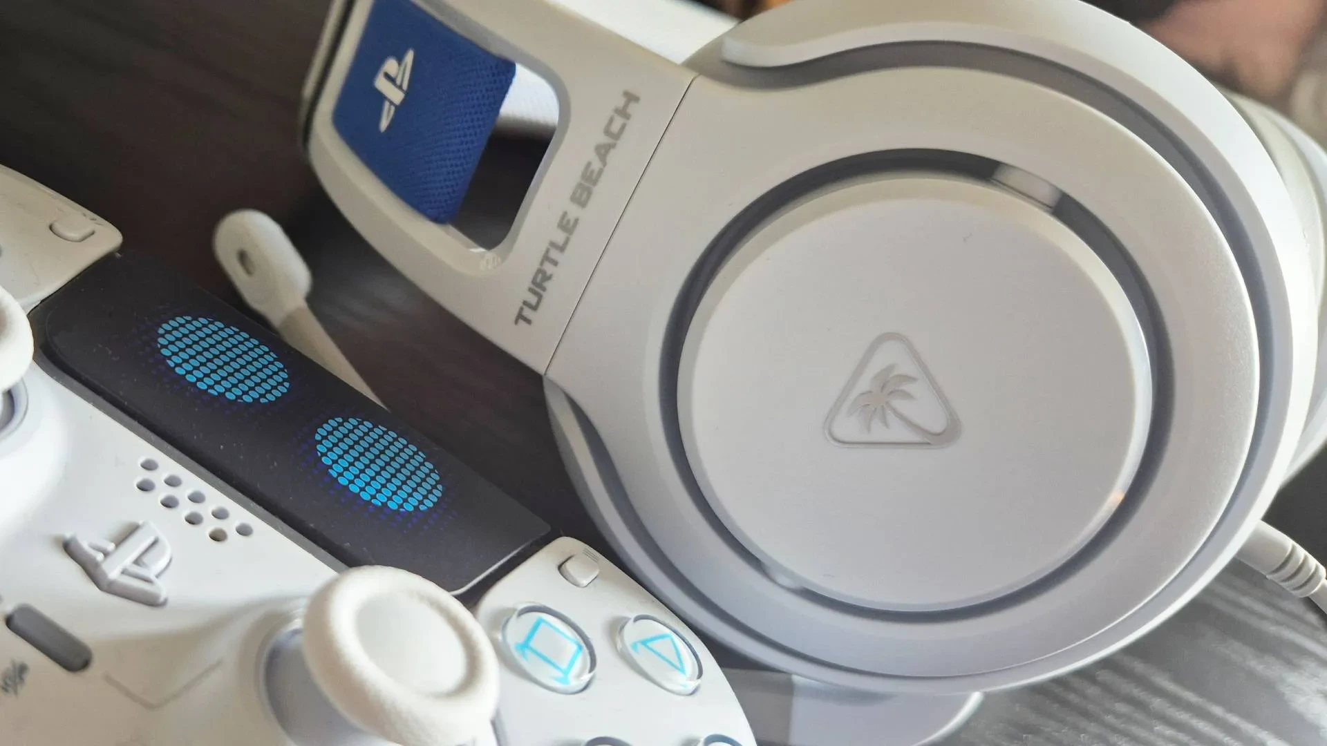 For each day I'm too lazy to charge a headset, I'm glad I have the Turtle Beach Atlas 200 by my side