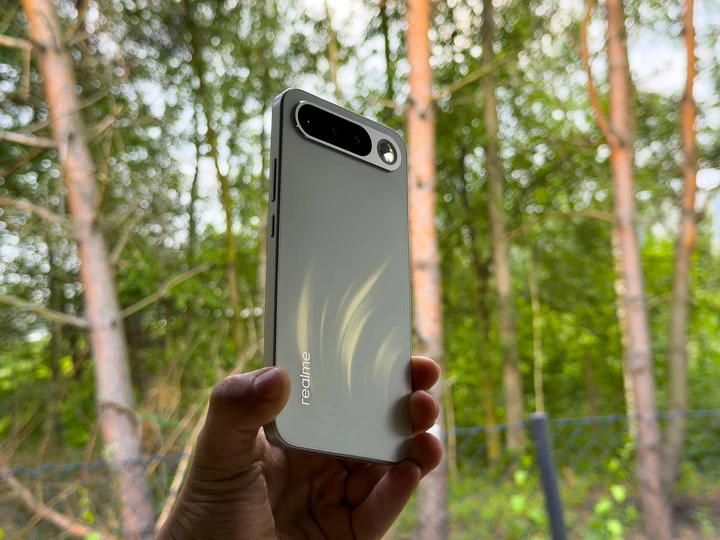 Ten telefon rozwiązuje problem złych selfie. I nie kosztuje fortuny