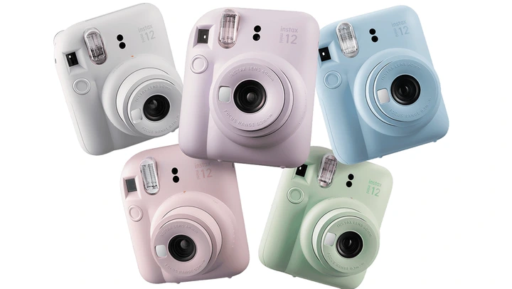 Pour un bon appareil photo instantané à prix abordable, privilégiez...