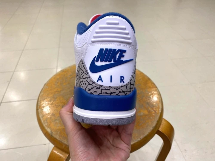 【約10年ぶりに伝説復刻】名機エア ジョーダン 3 “True Blue”をエディターが試し履き！上質レザーとエレファント柄が放つ圧倒的存在感
