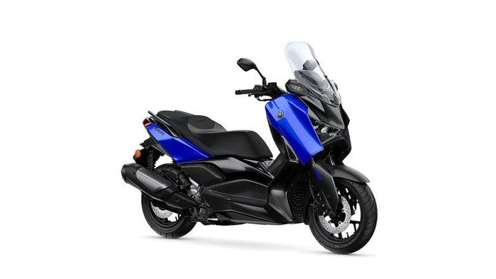 【ヤマハの人気スクーター】ツーリングも余裕の250cc「XMAX ABS」に2026年モデルが登場！MAXシリーズを象徴する新色と快適装備を解説